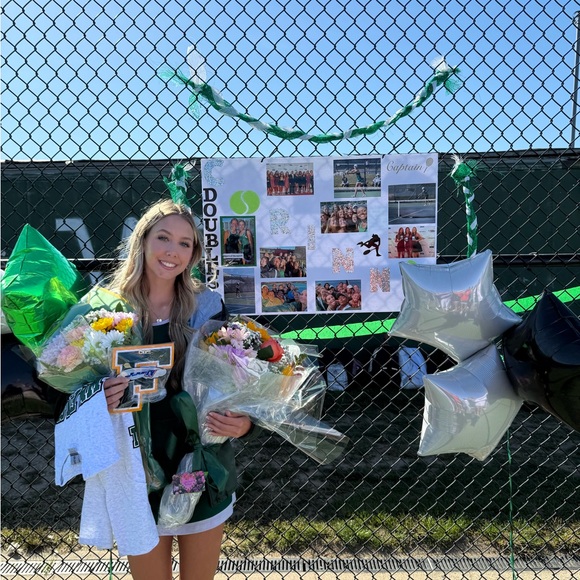 Meet your Posher, Corinne - Picture 3 of 4